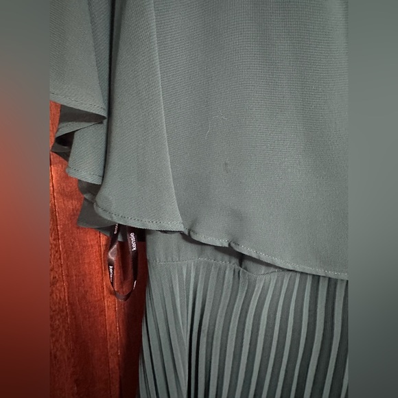 Dark Green Kenzie Dress (DARK Green) layers of chiffon and soft pleats, size 4 - Picture 4 of 7